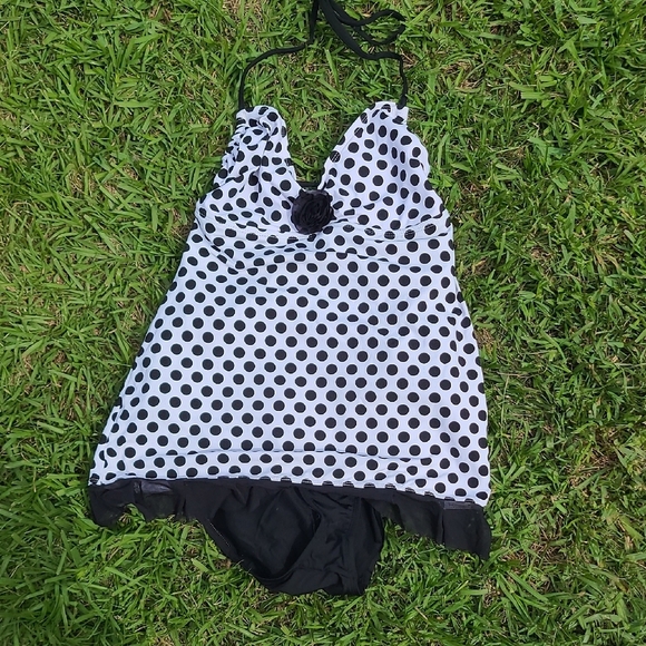 Kenneth Cole Black and White One Piece Swimsuit - Picture 1 of 6